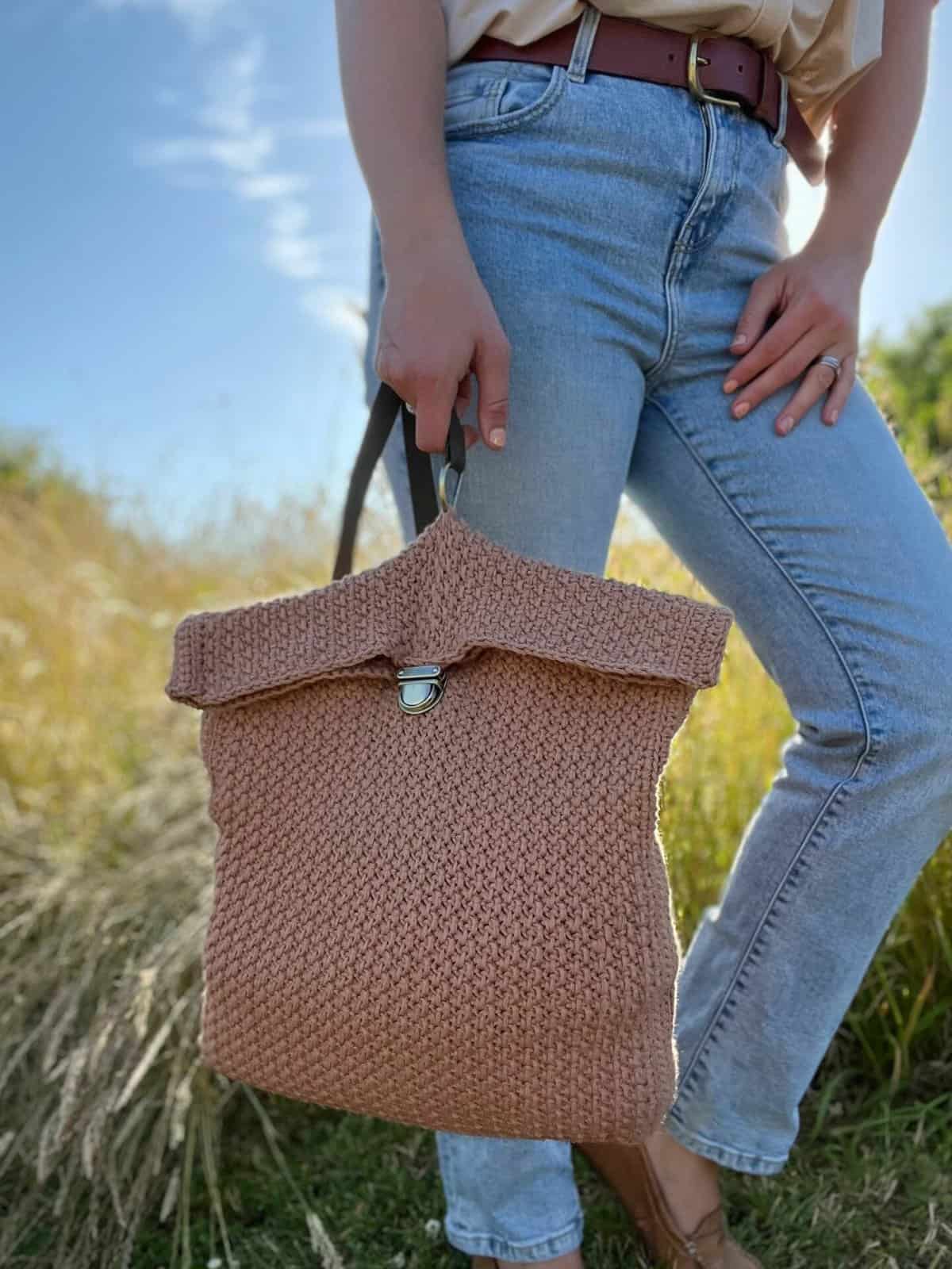 Herringbone stitch crochet backpack pattern.