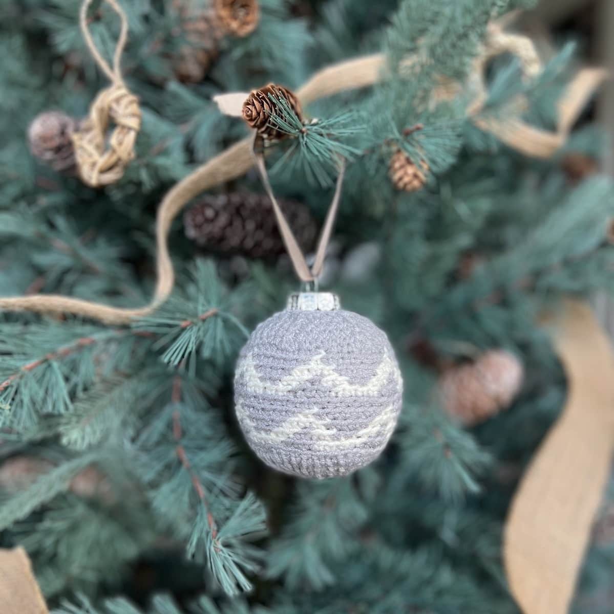 Tapestry Crochet Bauble Pattern: Zigzags