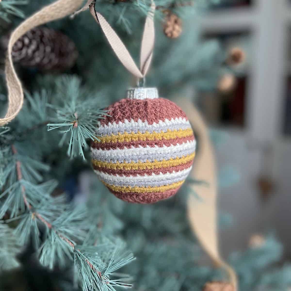 Stripe crochet bauble pattern.