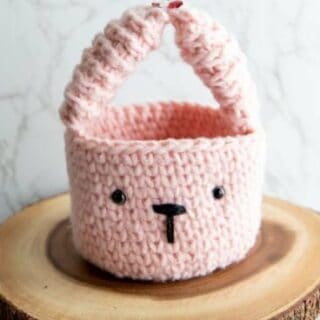Crochet bunny basket pattern in pink.
