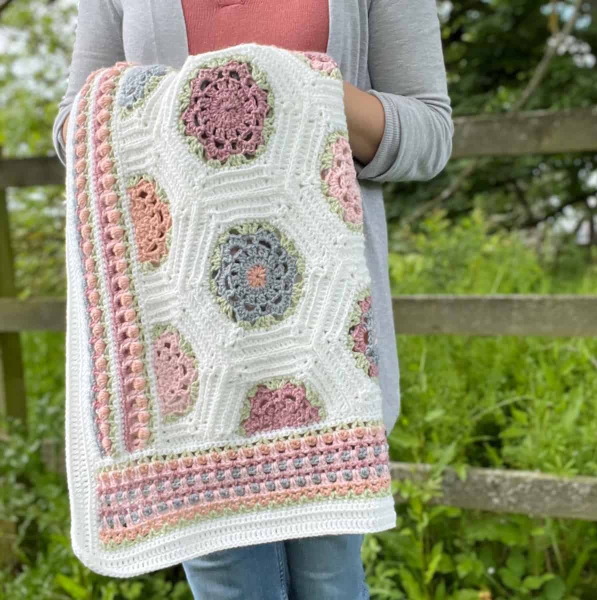 Floral Crochet Half Hexagon – Time to Bloom Blanket