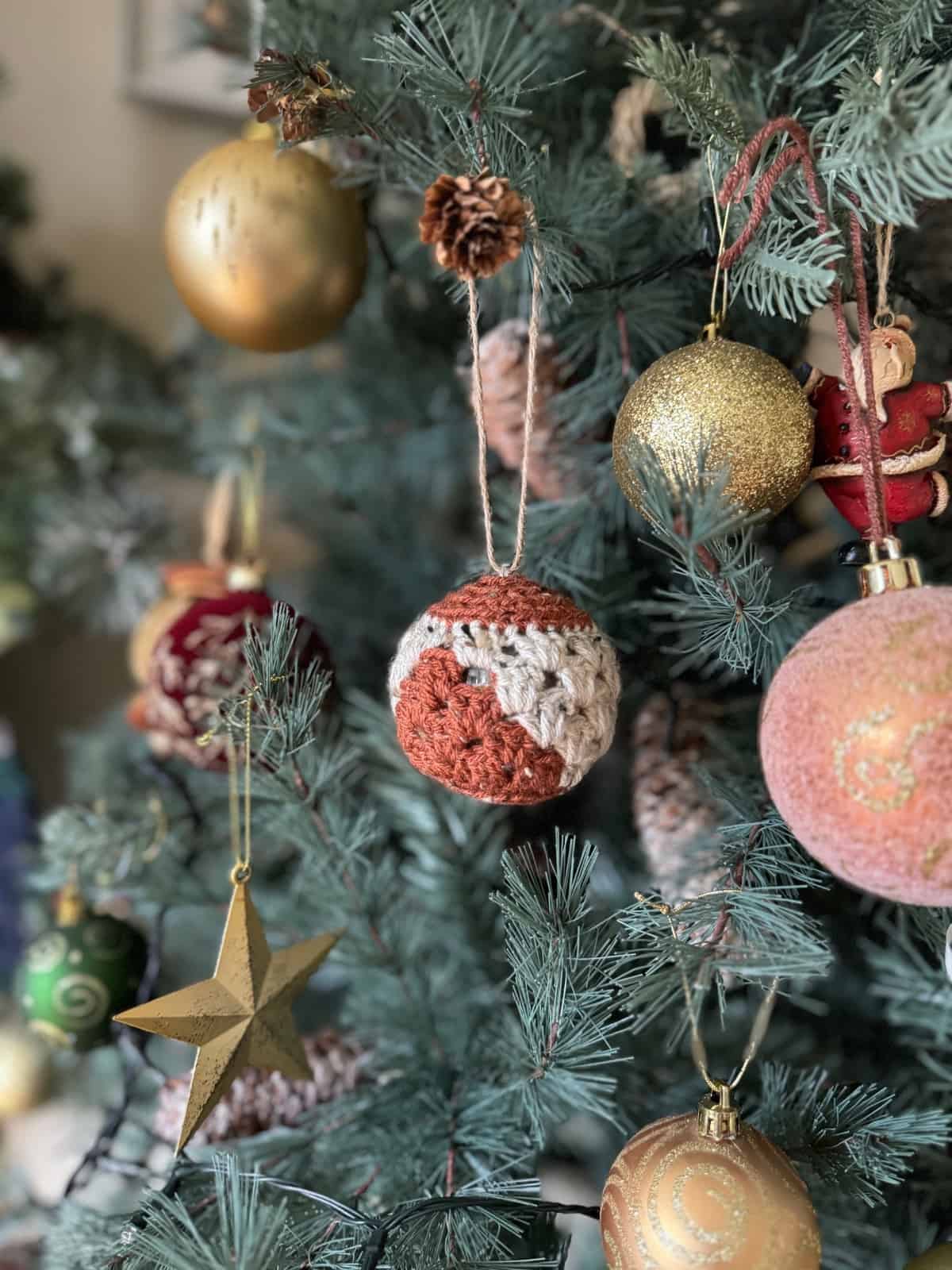 Crocheted christmas ornaments on a christmas tree.