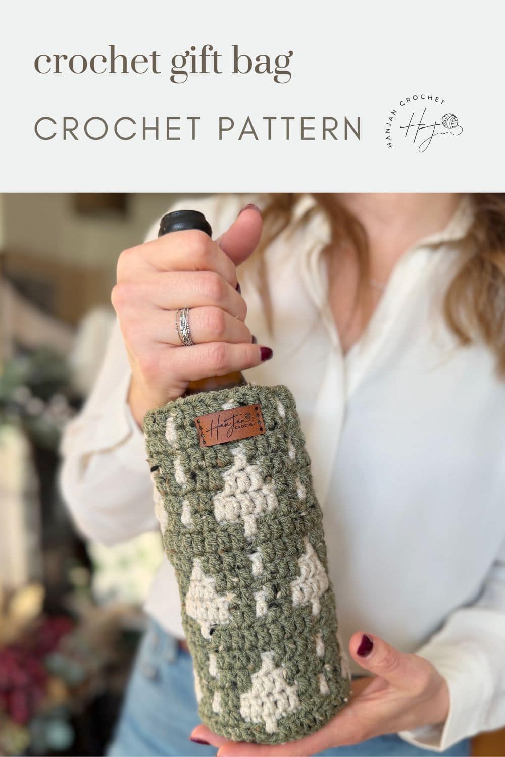 A person holds a wine bottle wrapped in a green and white crochet wine bottle holder with a brown label. Text reads: "crochet gift bag CROCHET PATTERN.